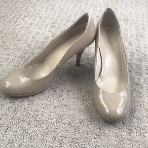 Tahari Colette 3.5” nude heels sz. 9